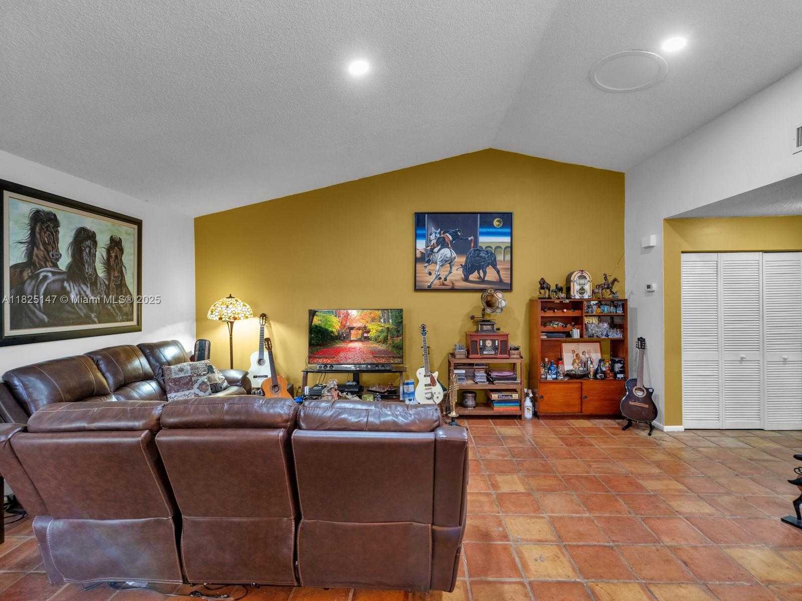 Small Image of 2202 CHARLESTON, Weston Number 14