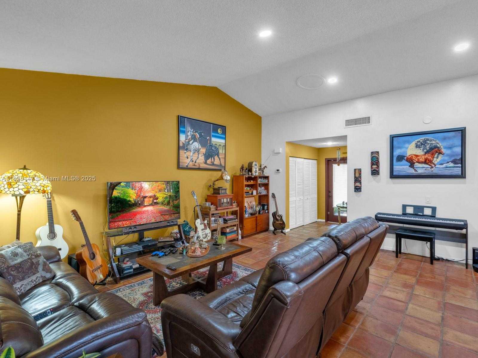 Small Image of 2202 CHARLESTON, Weston Number 16