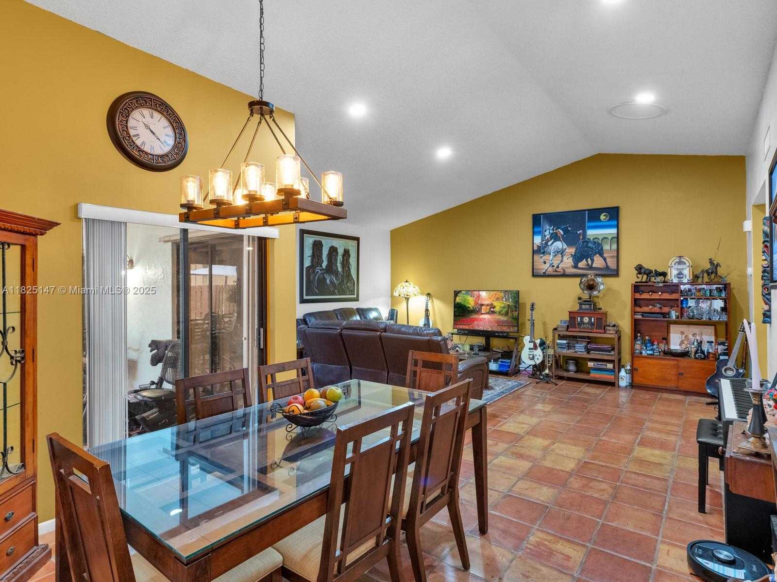 Small Image of 2202 CHARLESTON, Weston Number 17