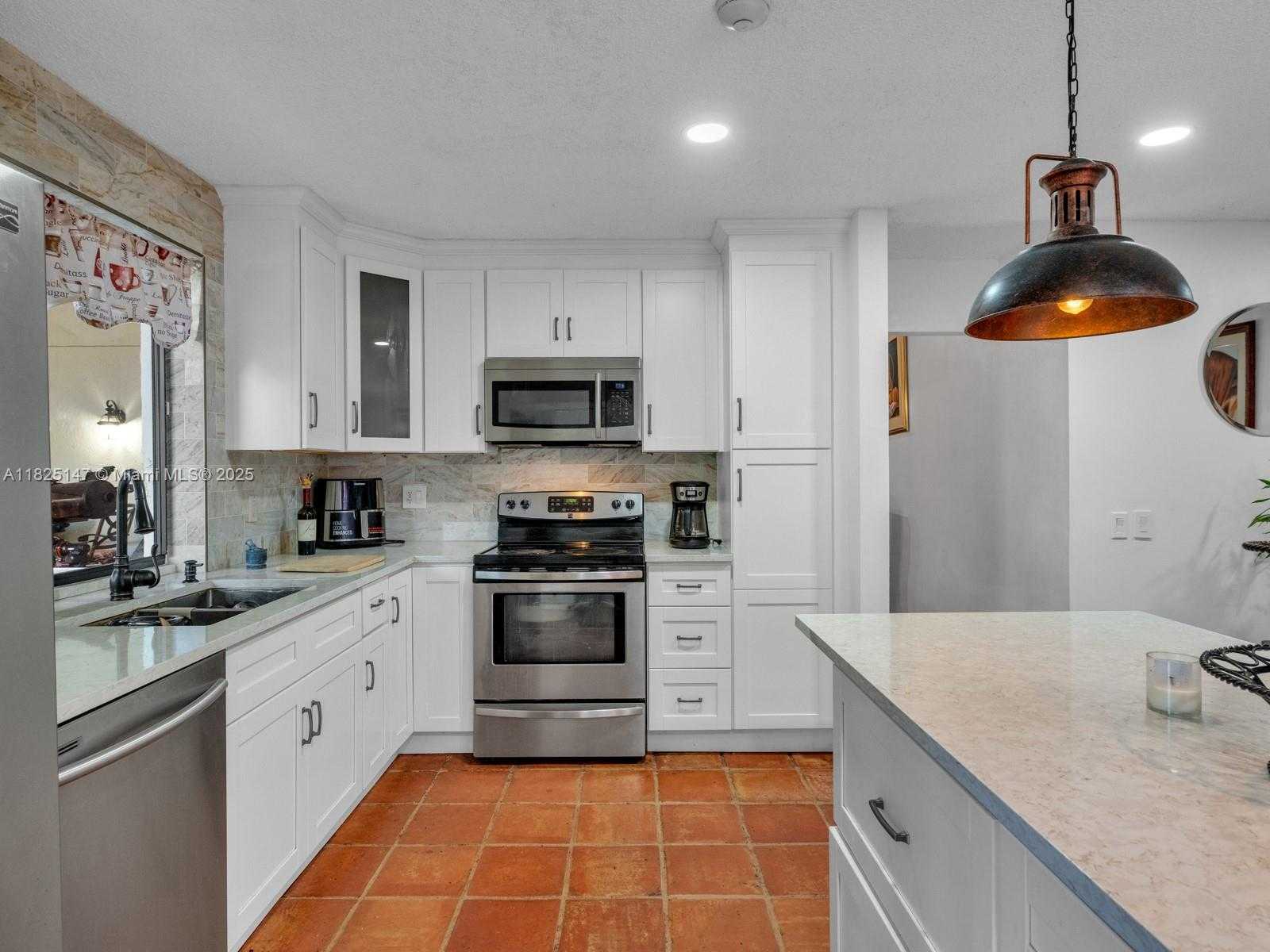 Small Image of 2202 CHARLESTON, Weston Number 22