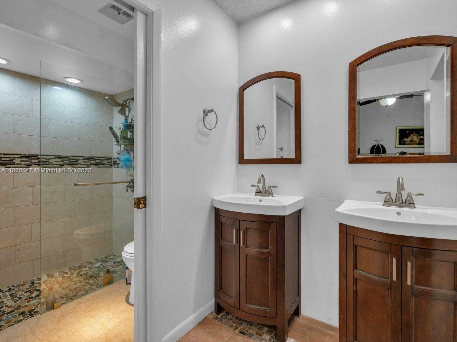 Small Image of 2202 CHARLESTON, Weston Number 25