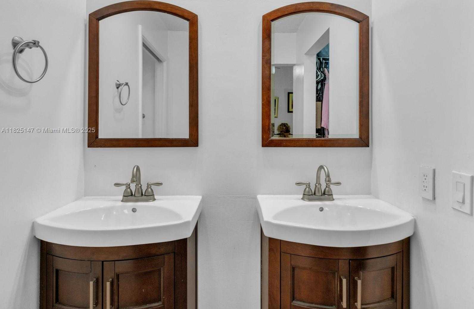 Small Image of 2202 CHARLESTON, Weston Number 27