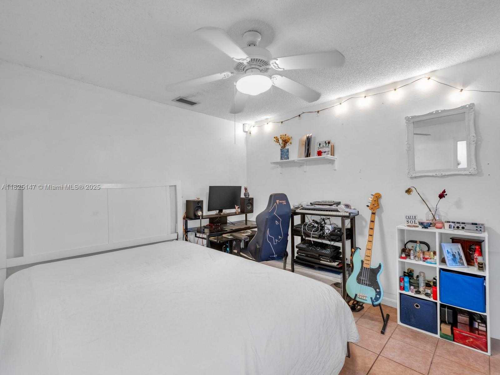 Small Image of 2202 CHARLESTON, Weston Number 28