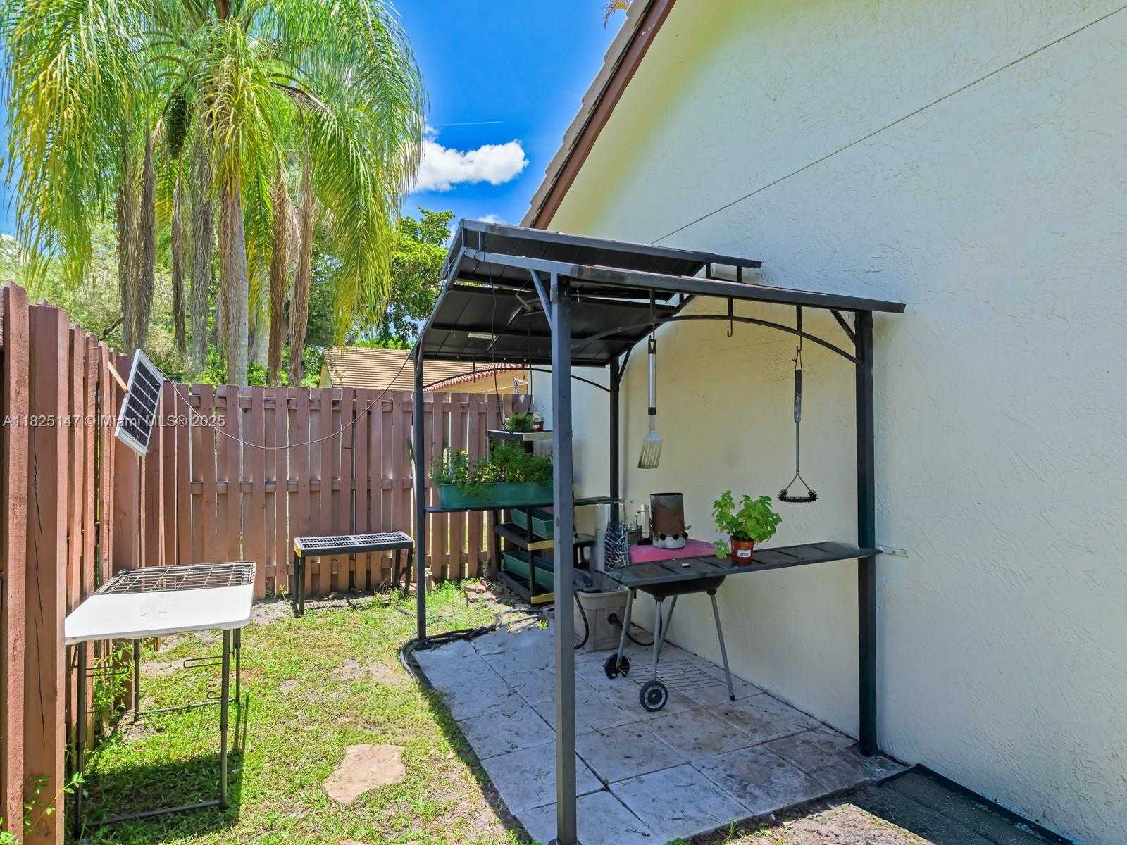 Small Image of 2202 CHARLESTON, Weston Number 40