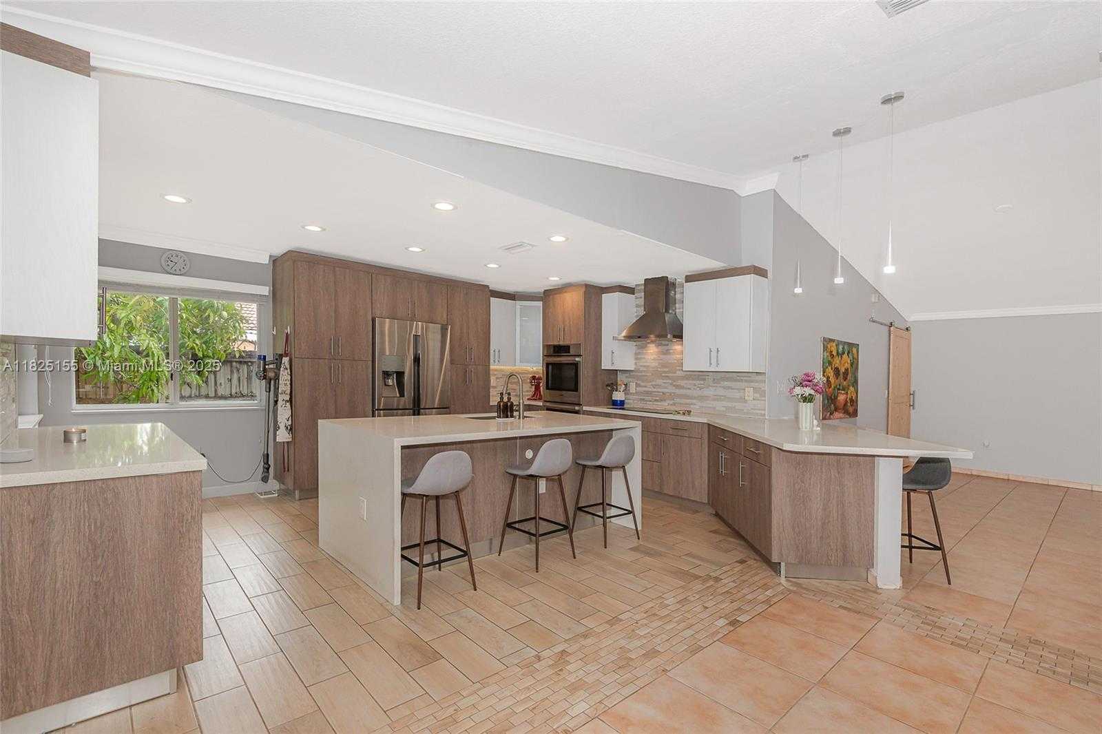Small Image of 16859 CRESTVIEW LN, Weston Number 11