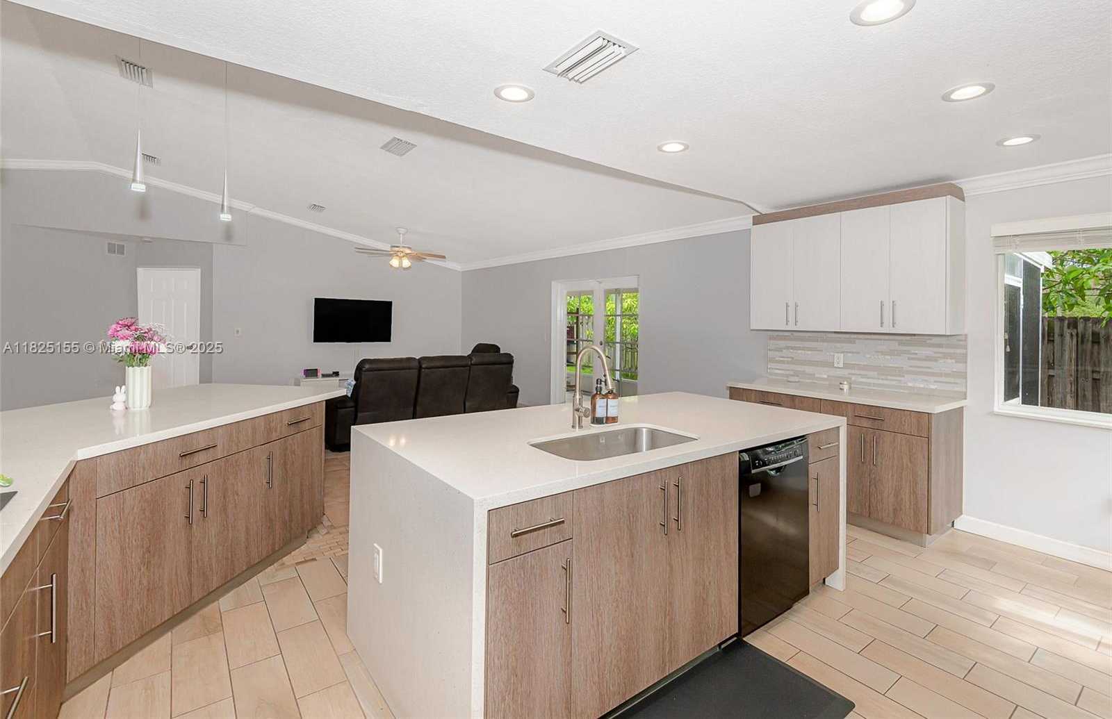 Small Image of 16859 CRESTVIEW LN, Weston Number 13