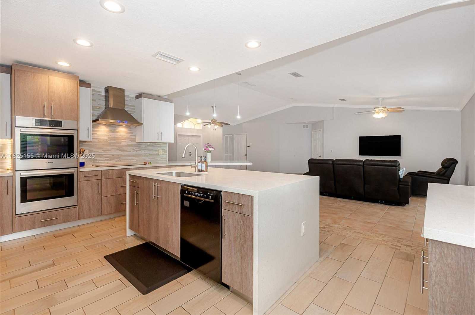 Small Image of 16859 CRESTVIEW LN, Weston Number 14