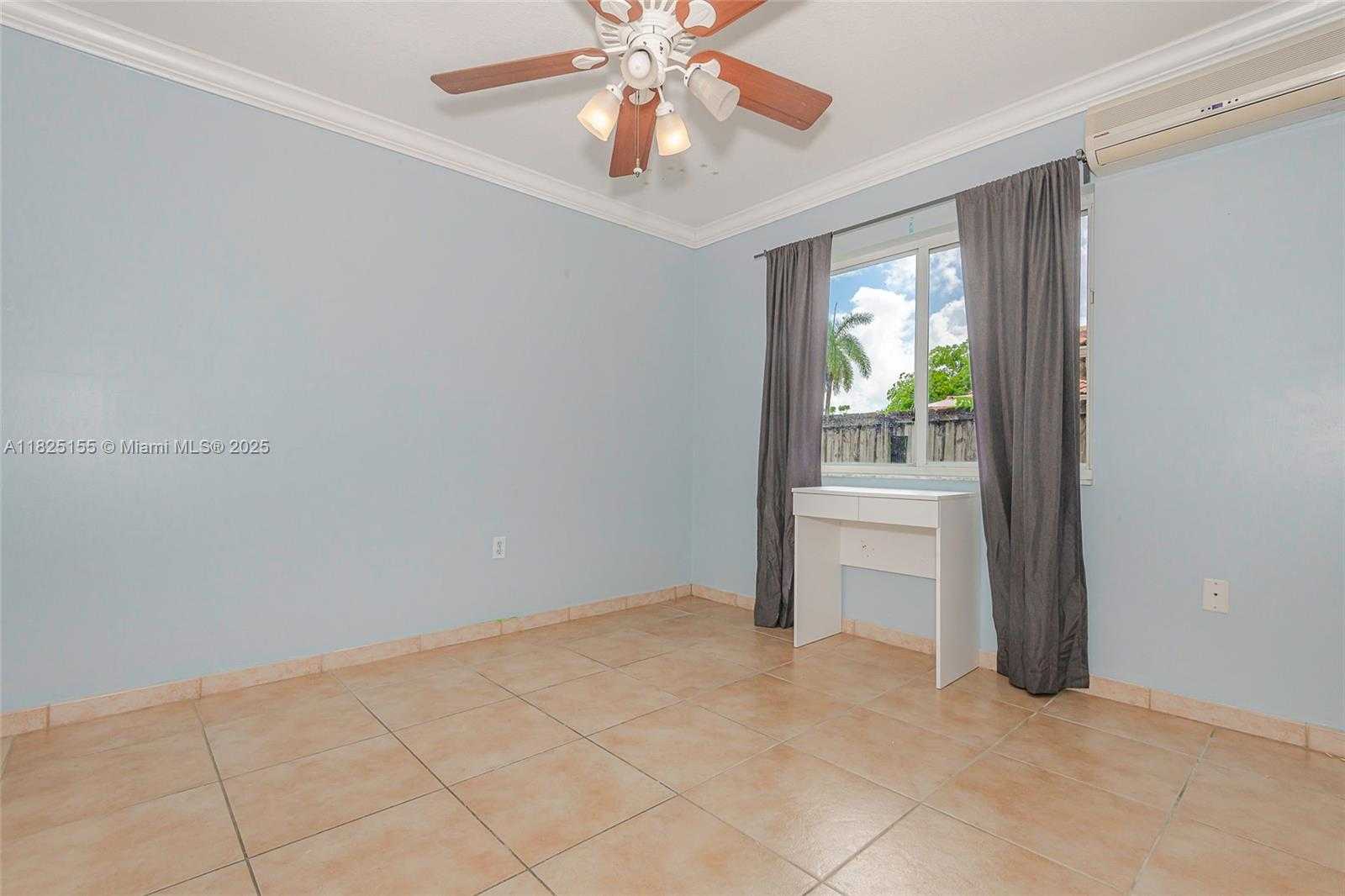 Small Image of 16859 CRESTVIEW LN, Weston Number 20