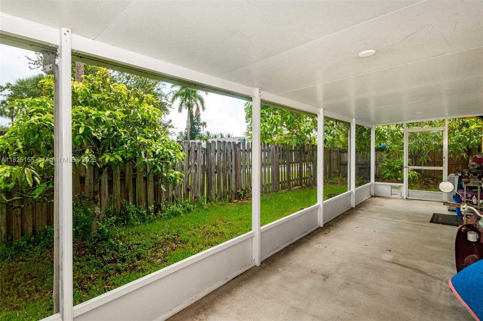 Small Image of 16859 CRESTVIEW LN, Weston Number 31