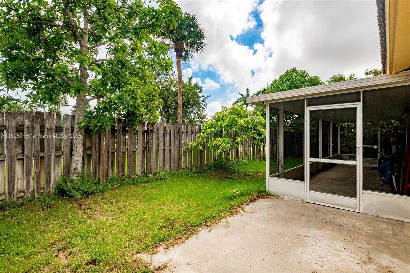 Small Image of 16859 CRESTVIEW LN, Weston Number 32