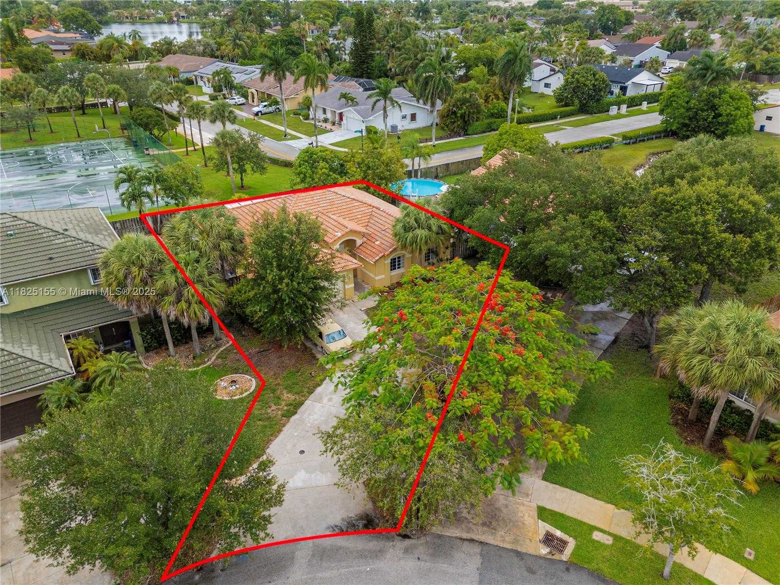 Small Image of 16859 CRESTVIEW LN, Weston Number 34