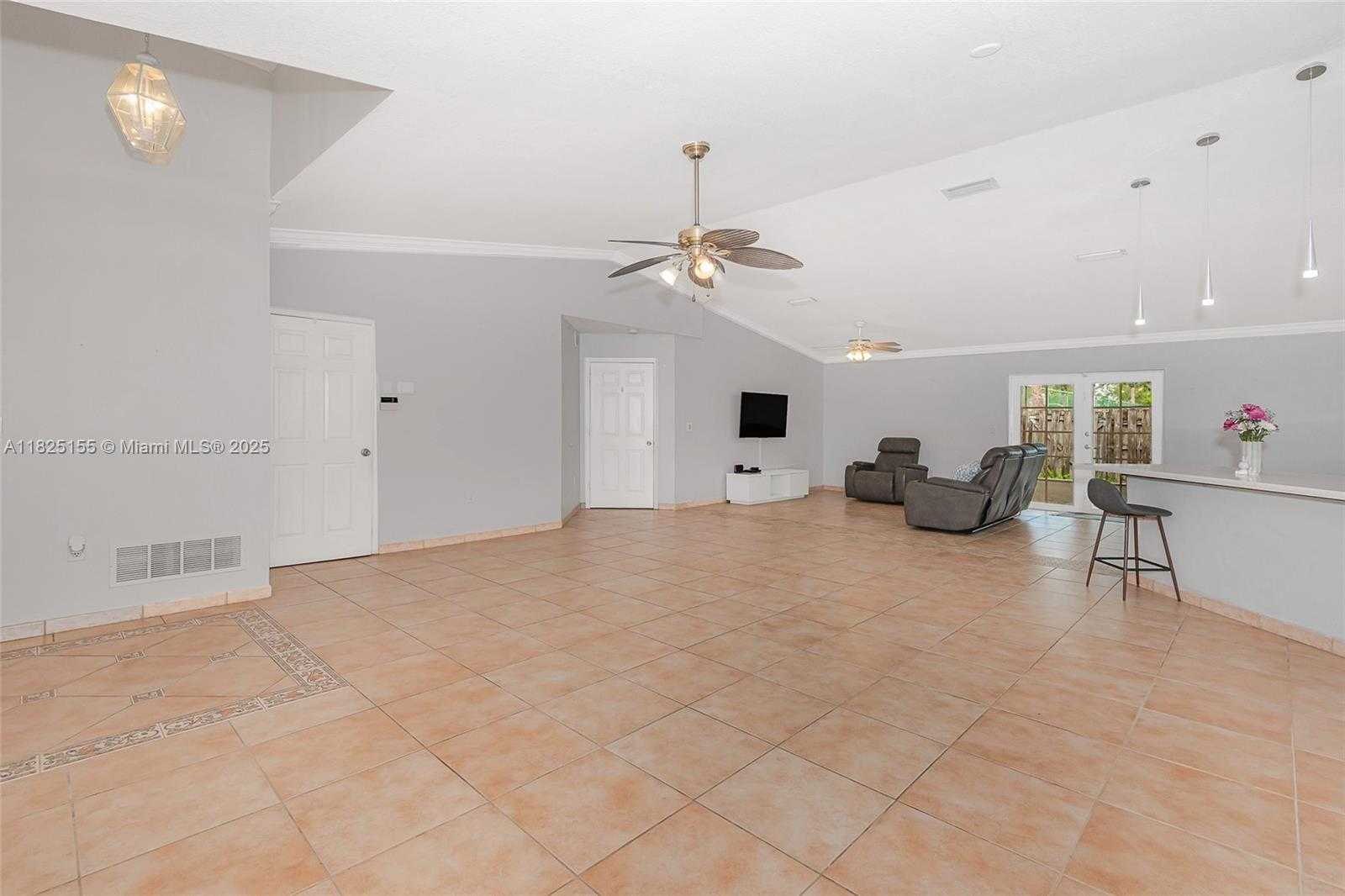 Small Image of 16859 CRESTVIEW LN, Weston Number 7