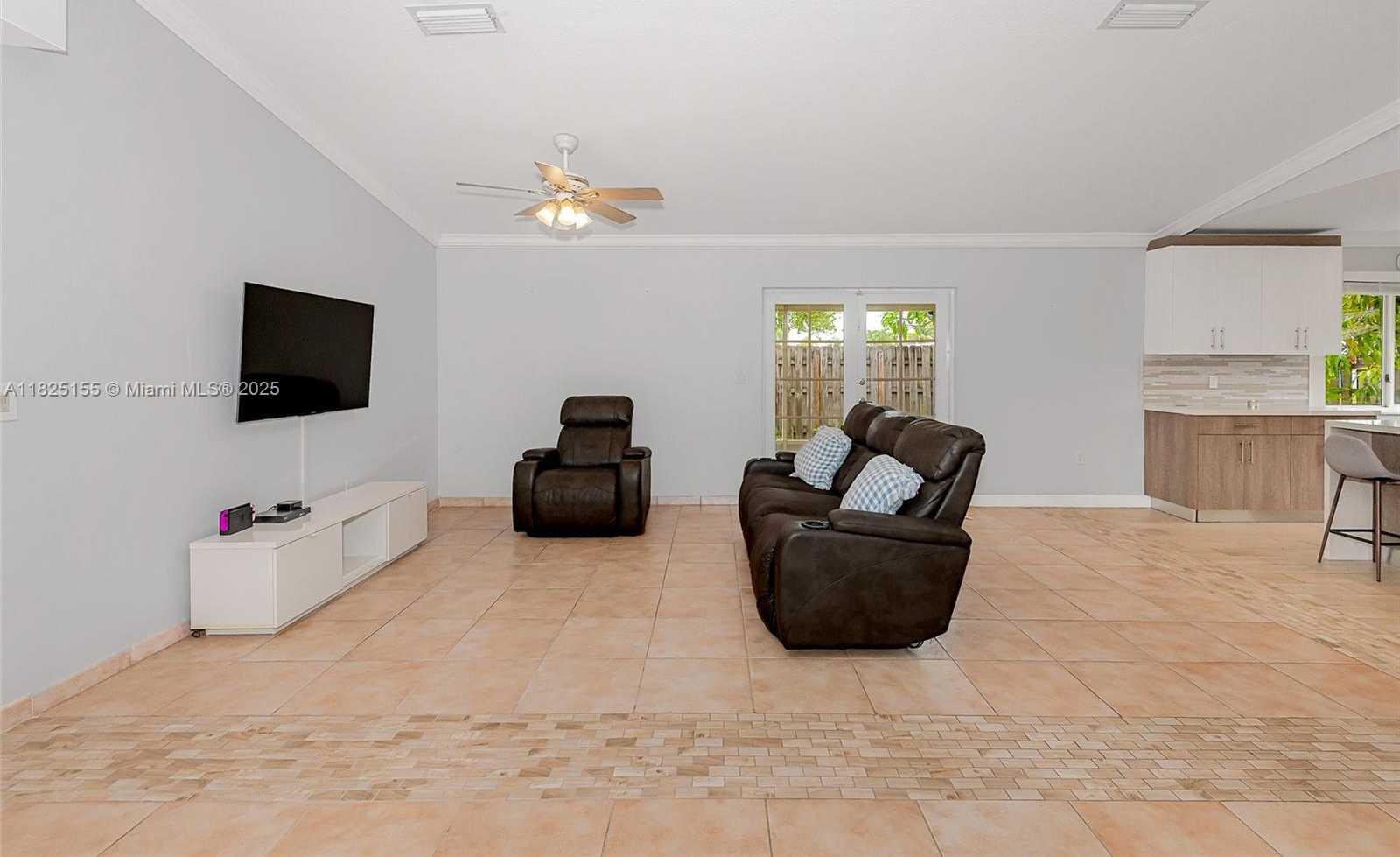 Small Image of 16859 CRESTVIEW LN, Weston Number 8