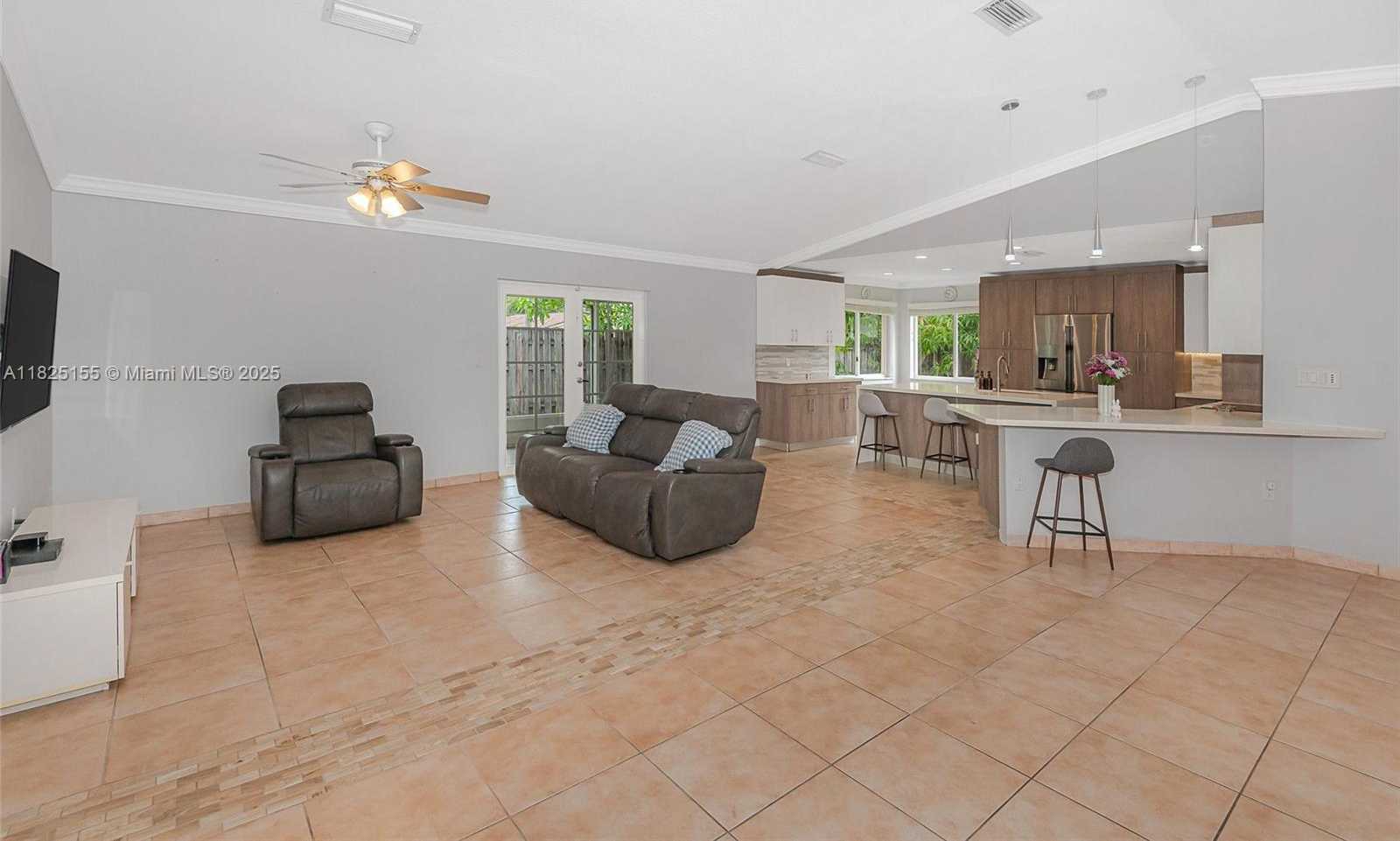 Small Image of 16859 CRESTVIEW LN, Weston Number 9