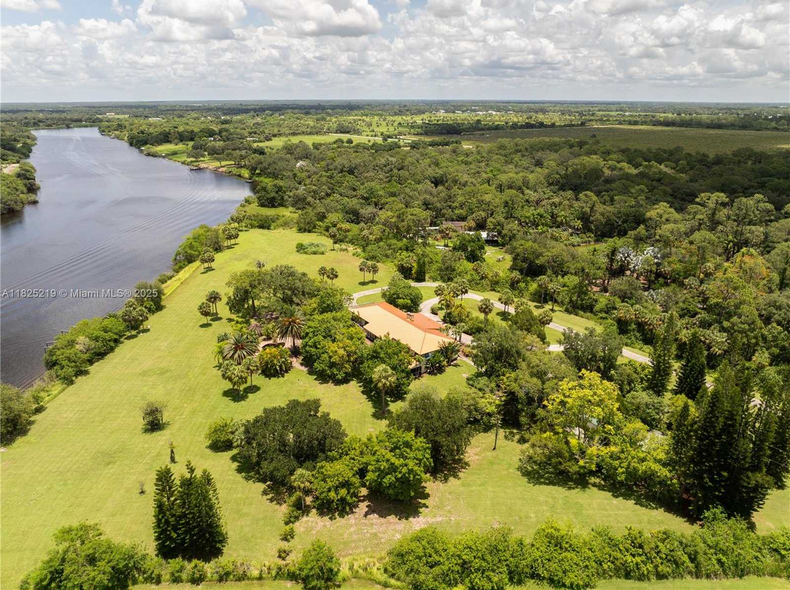 Small Image of 5254 RIVER BLOSSOM LANE, La Belle Number 14