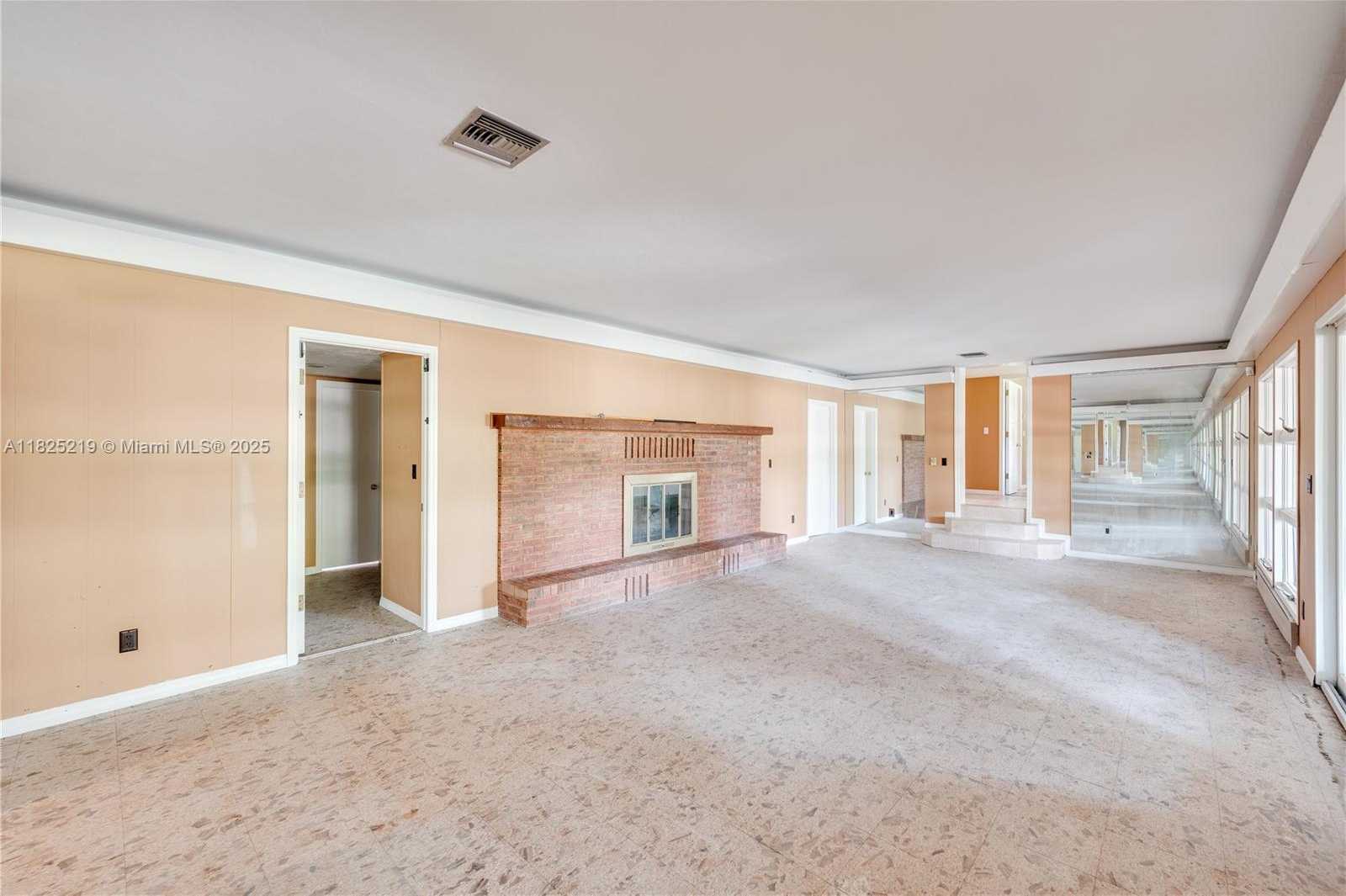 Small Image of 5254 RIVER BLOSSOM LANE, La Belle Number 8