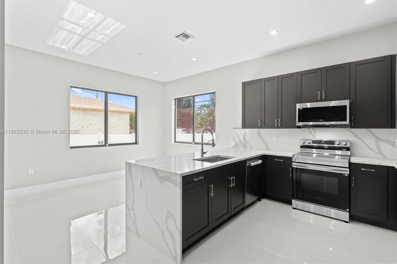 Small Image of 2101 NORTH WEST 27TH ST, Oakland Park Number 10