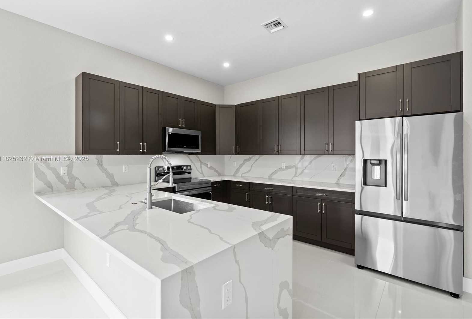 Small Image of 2101 NORTH WEST 27TH ST, Oakland Park Number 7