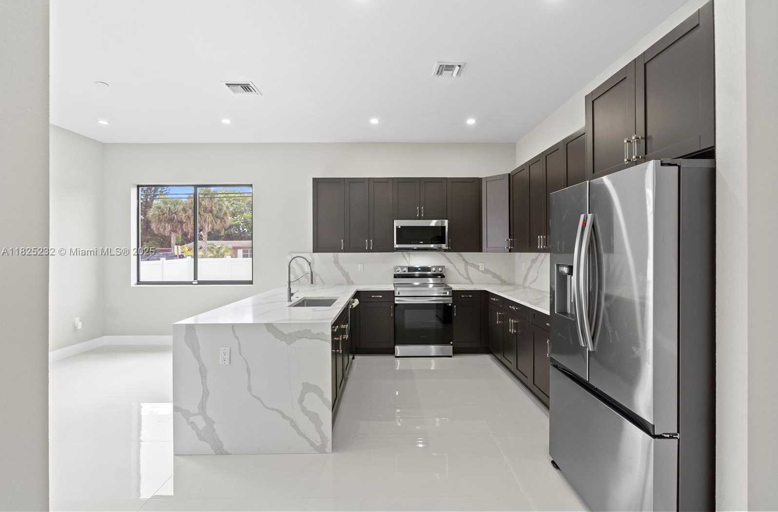 Small Image of 2101 NORTH WEST 27TH ST, Oakland Park Number 8