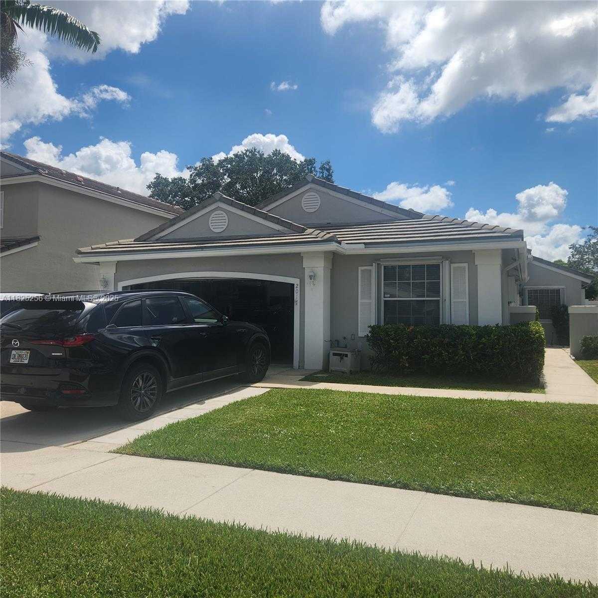 Small Image of 2017 NORTH WEST 182ND AVE, Pembroke Pines Number 2