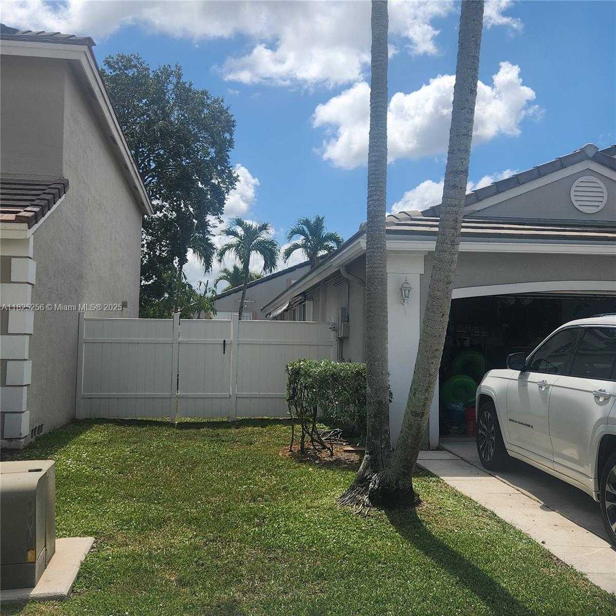 Small Image of 2017 NORTH WEST 182ND AVE, Pembroke Pines Number 27