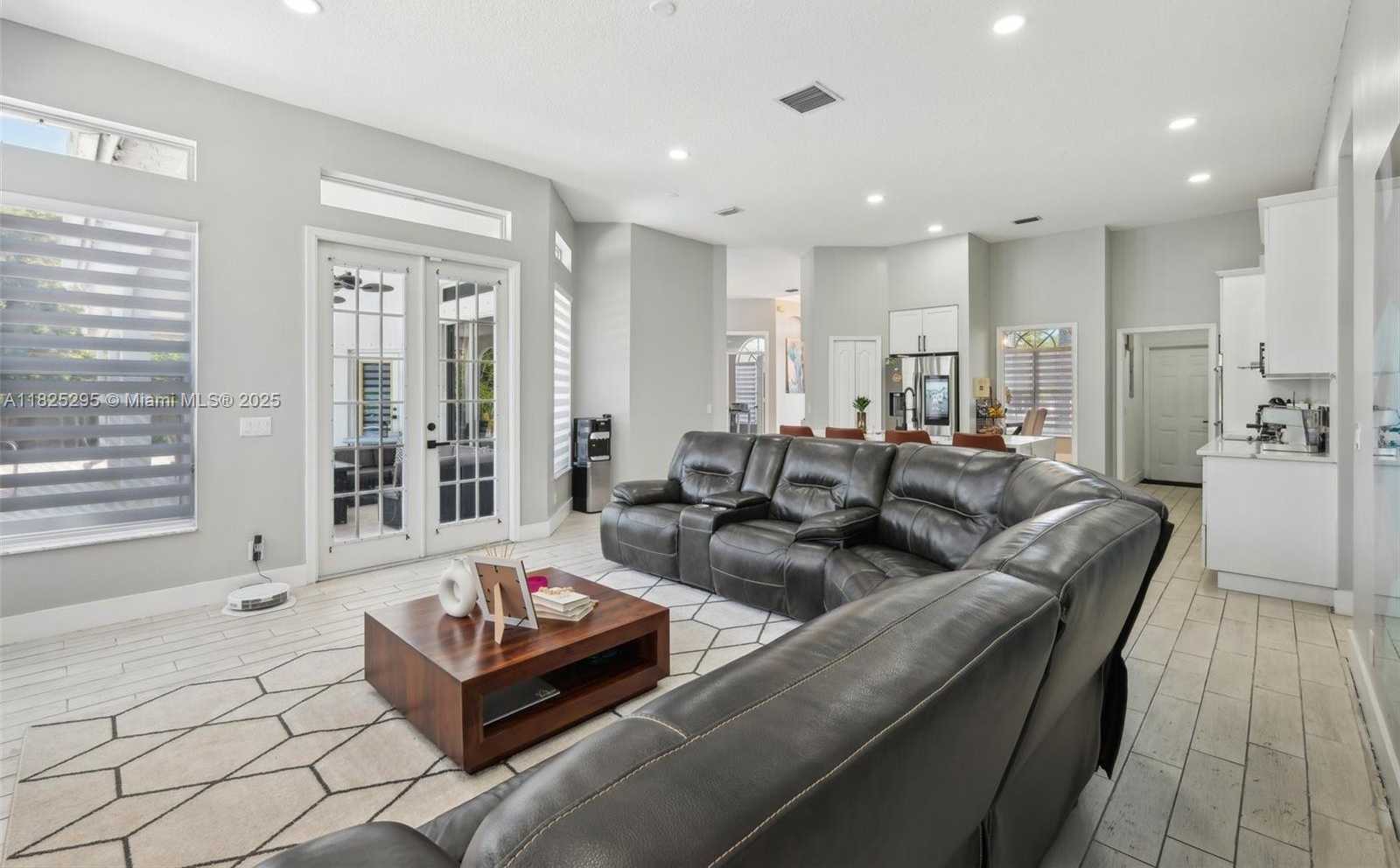 Small Image of 14387 TEMPLE BLVD, Palm Beach Number 15