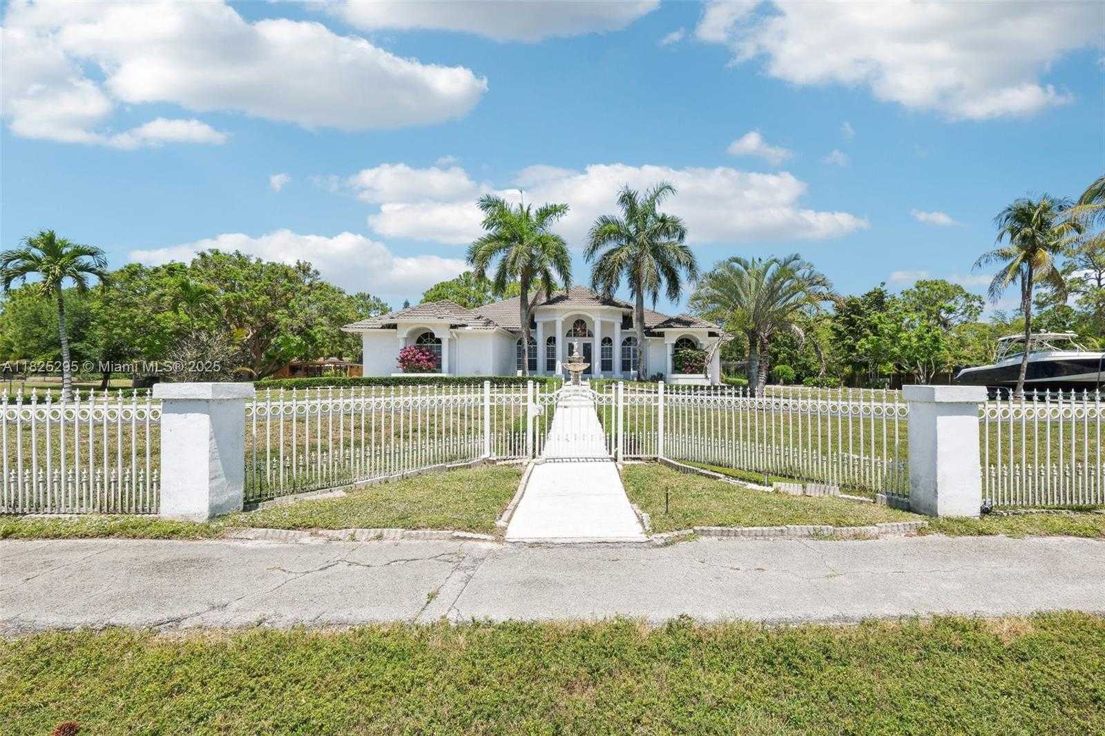 Small Image of 14387 TEMPLE BLVD, Palm Beach Number 2