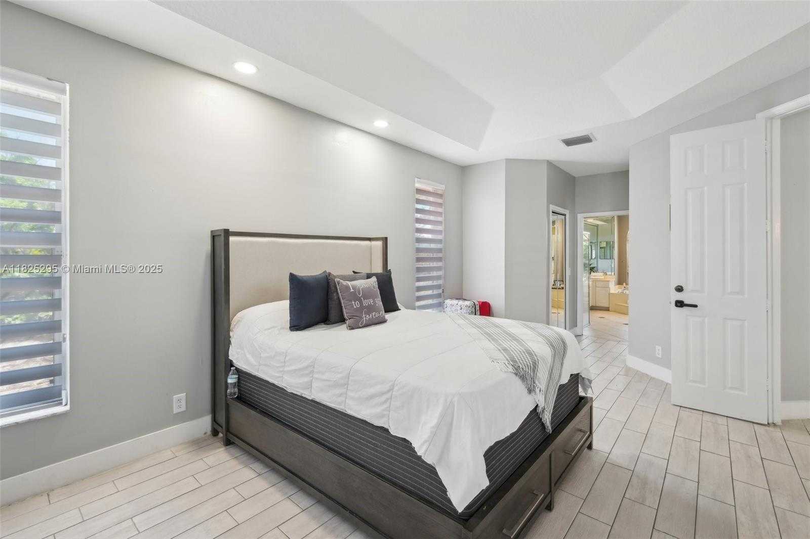 Small Image of 14387 TEMPLE BLVD, Palm Beach Number 23