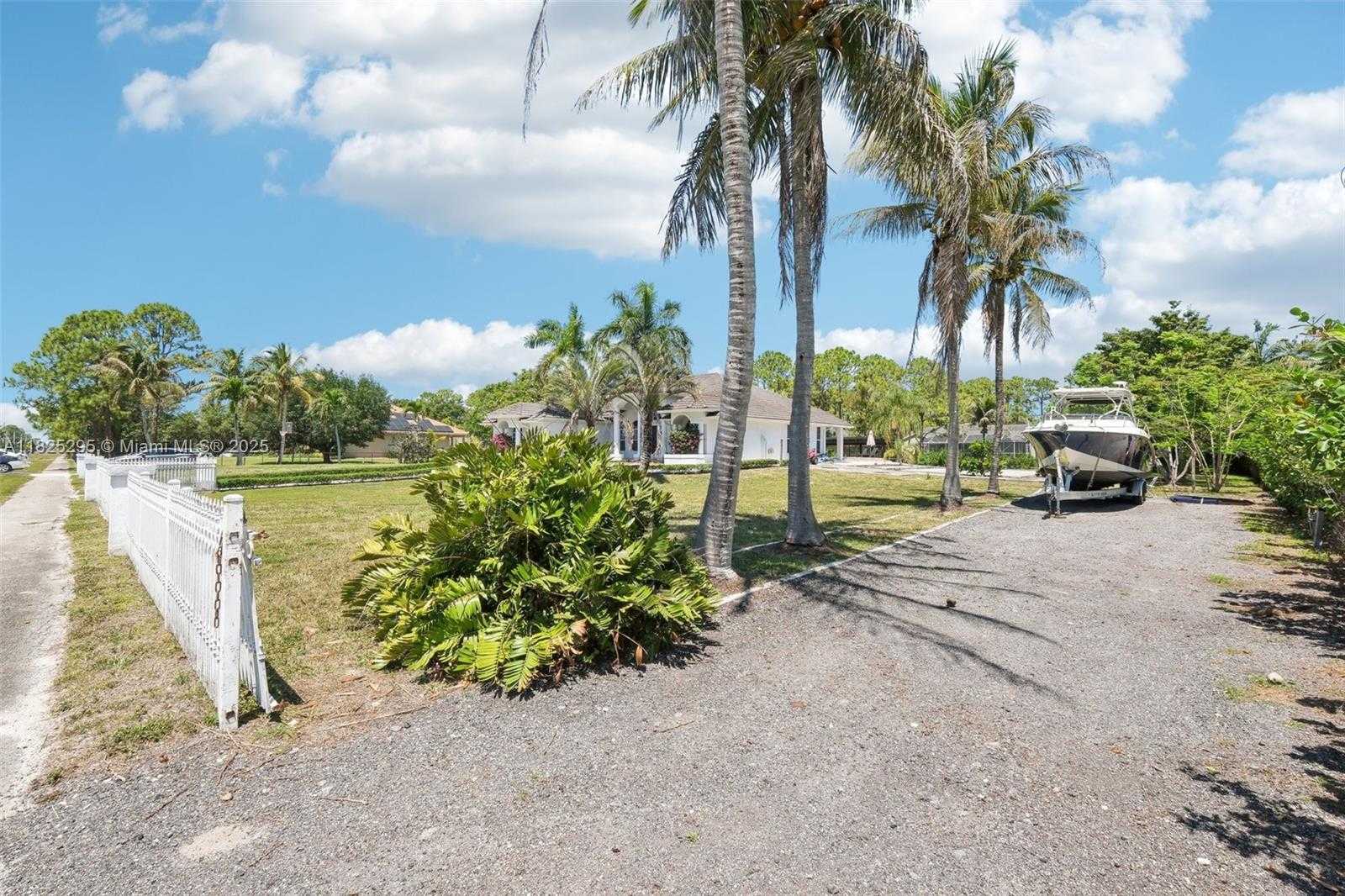 Small Image of 14387 TEMPLE BLVD, Palm Beach Number 4