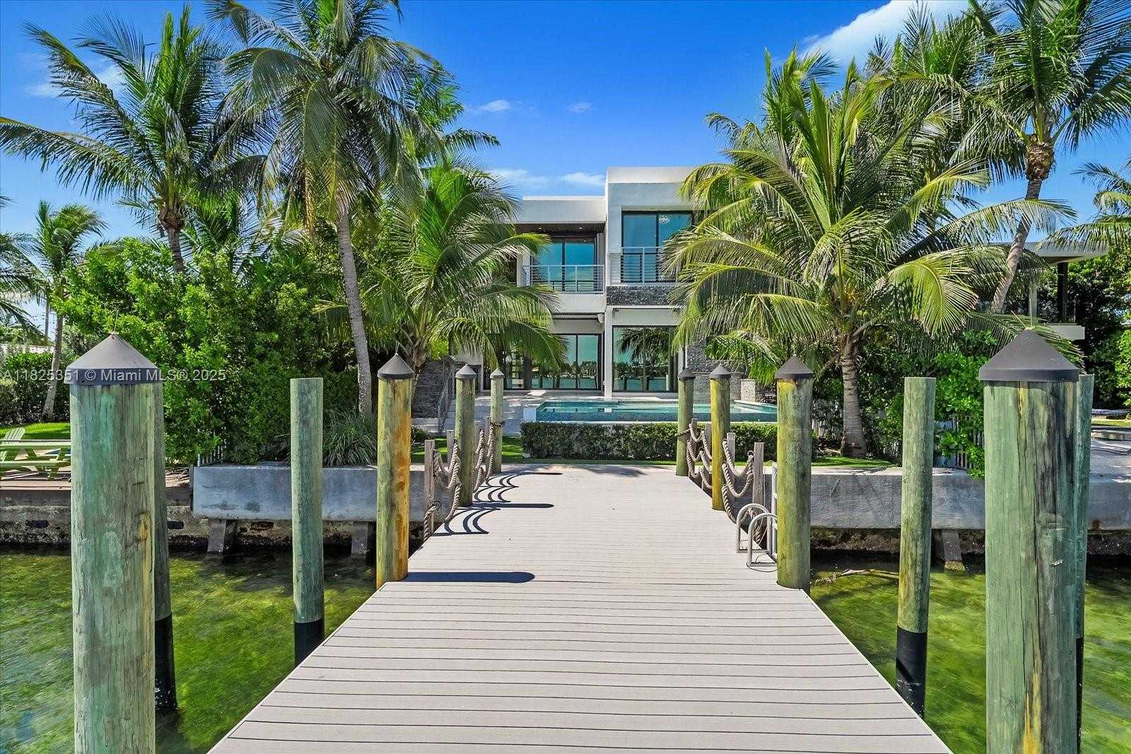 Small Image of 1311 STILLWATER DR, Miami Beach Number 16