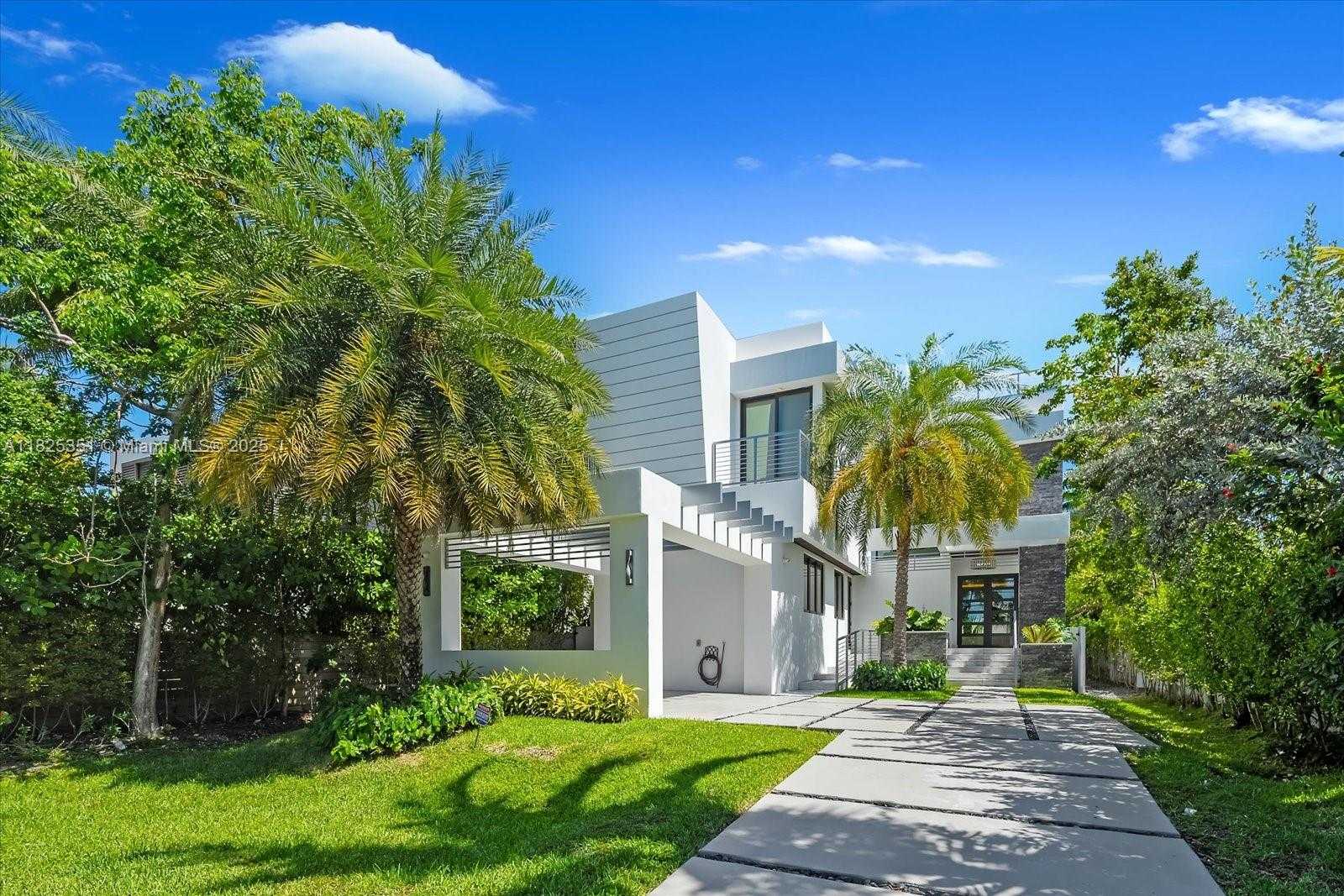 Small Image of 1311 STILLWATER DR, Miami Beach Number 2