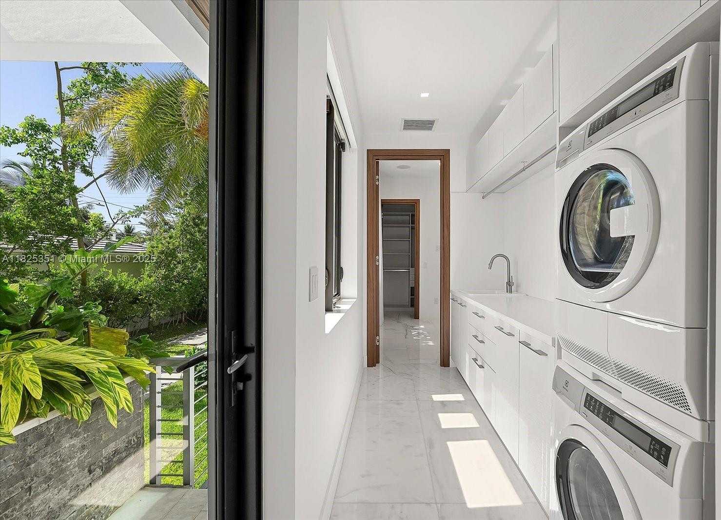 Small Image of 1311 STILLWATER DR, Miami Beach Number 21