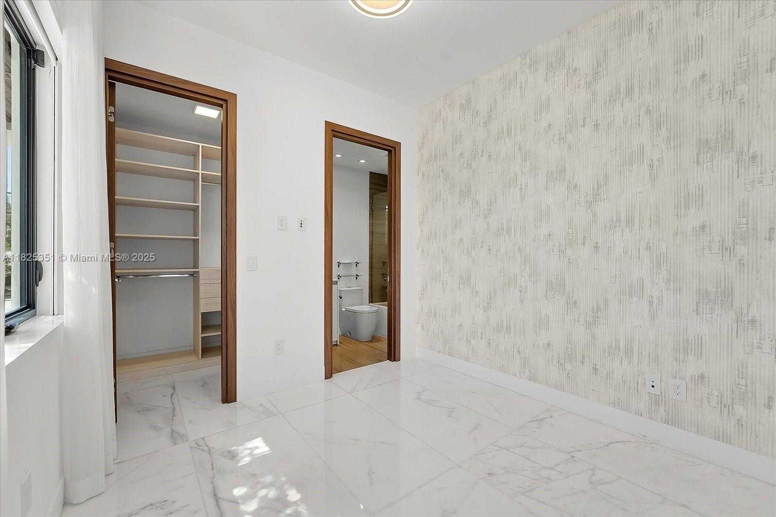 Small Image of 1311 STILLWATER DR, Miami Beach Number 22