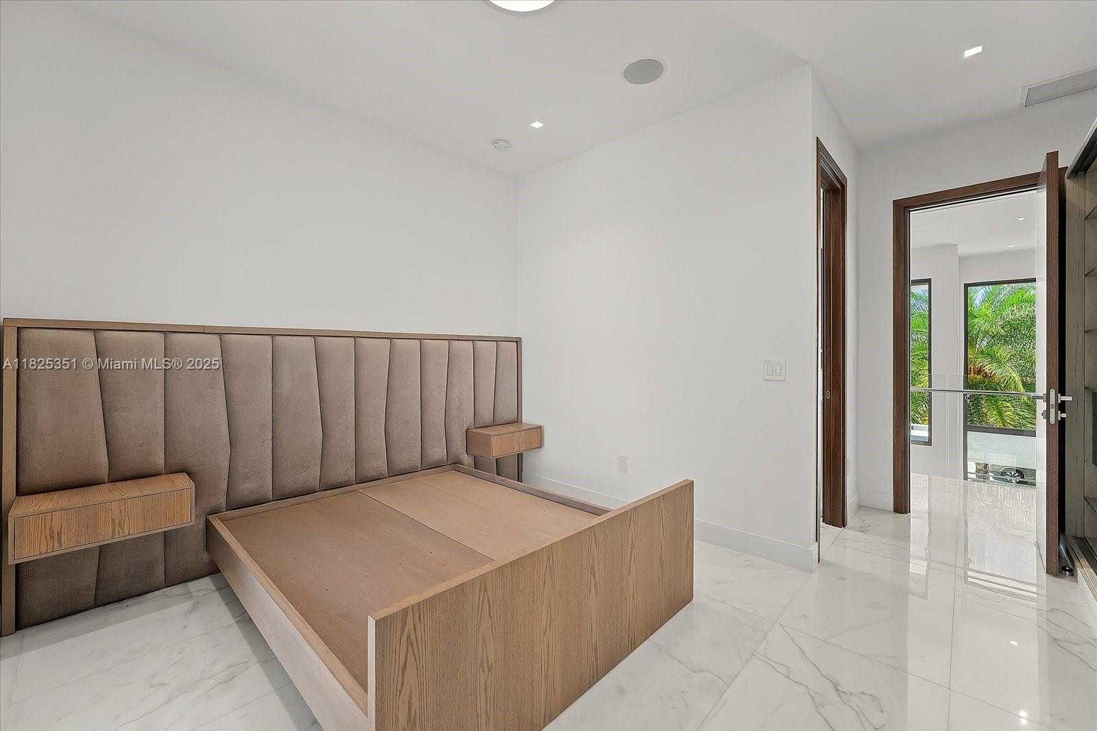 Small Image of 1311 STILLWATER DR, Miami Beach Number 35