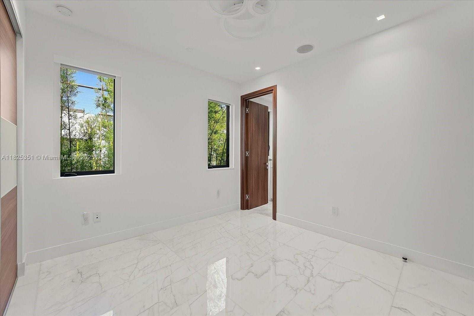 Small Image of 1311 STILLWATER DR, Miami Beach Number 37