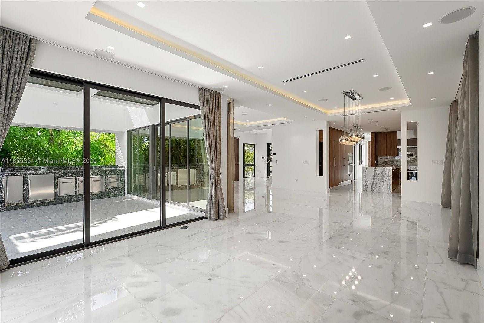 Small Image of 1311 STILLWATER DR, Miami Beach Number 4