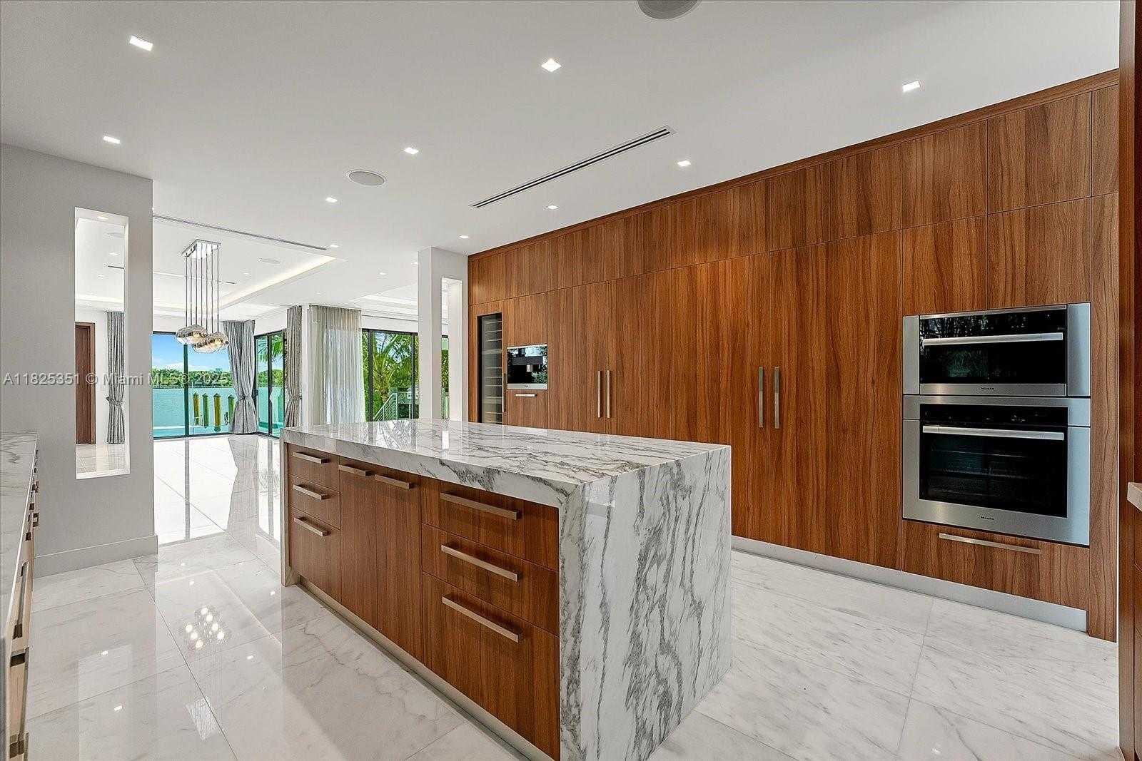 Small Image of 1311 STILLWATER DR, Miami Beach Number 6