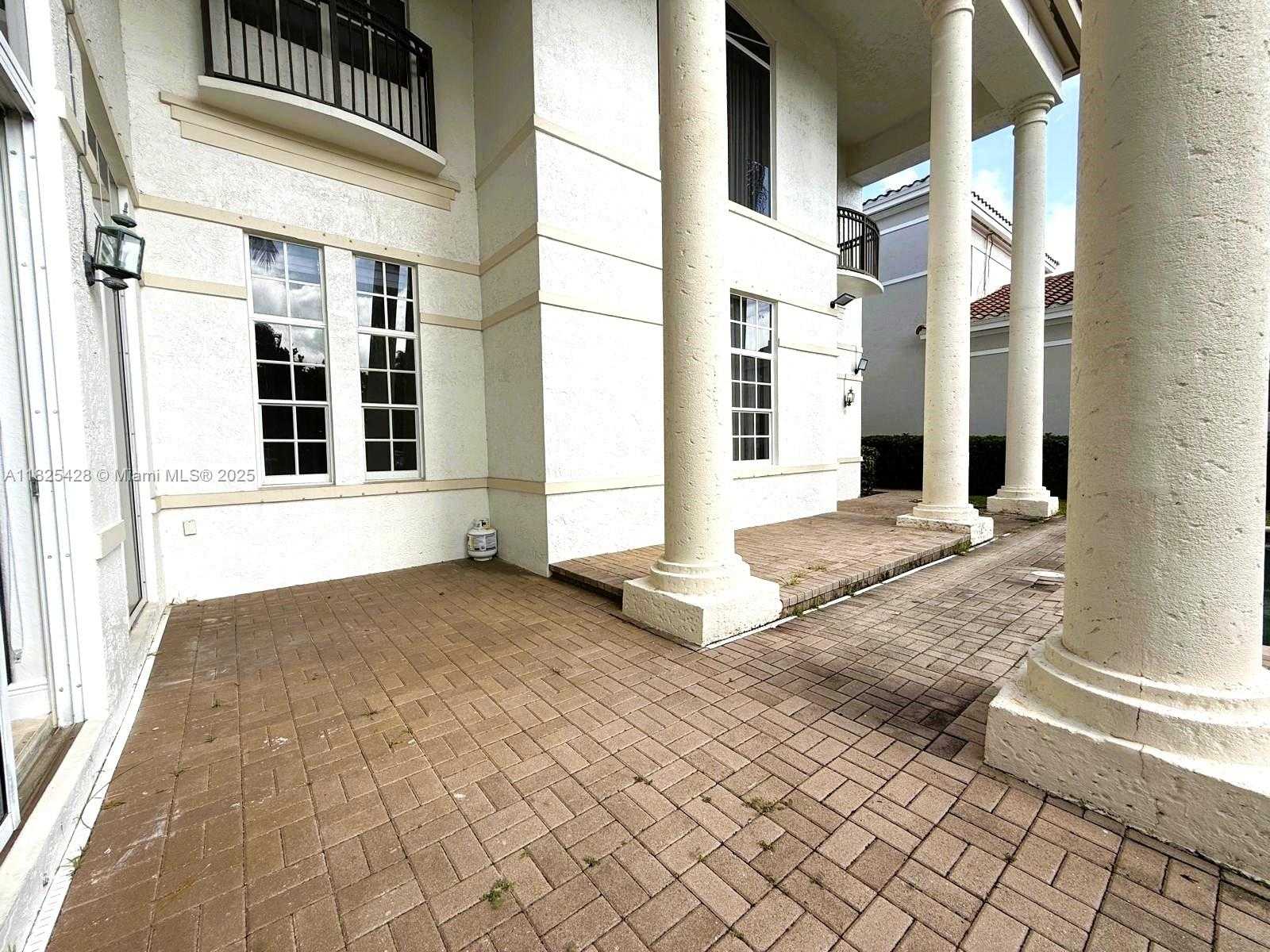 Small Image of 996 SANIBEL DR, Hollywood Number 14