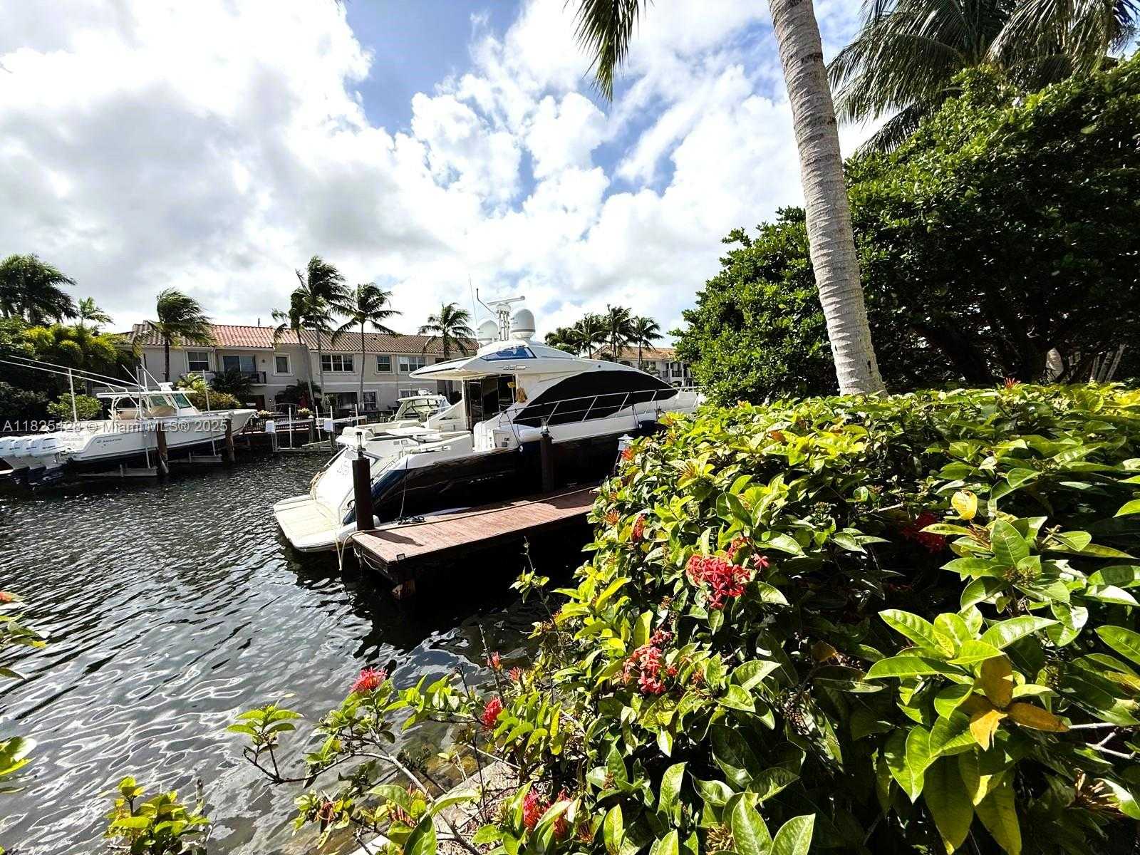 Small Image of 996 SANIBEL DR, Hollywood Number 16