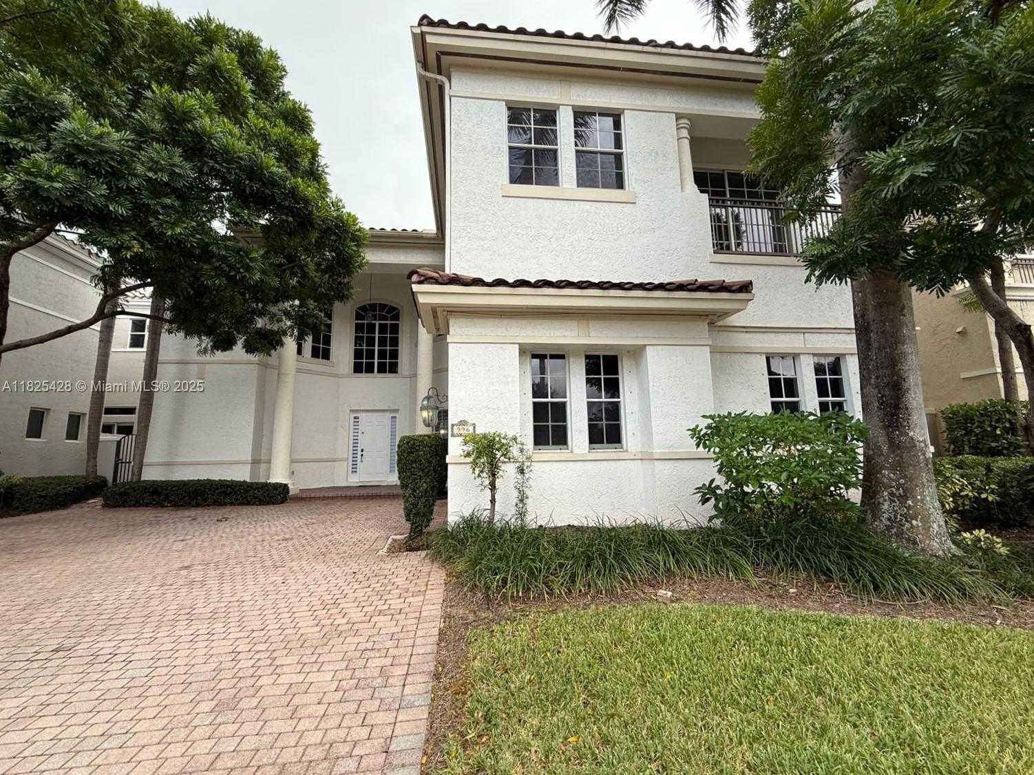 Small Image of 996 SANIBEL DR, Hollywood Number 2