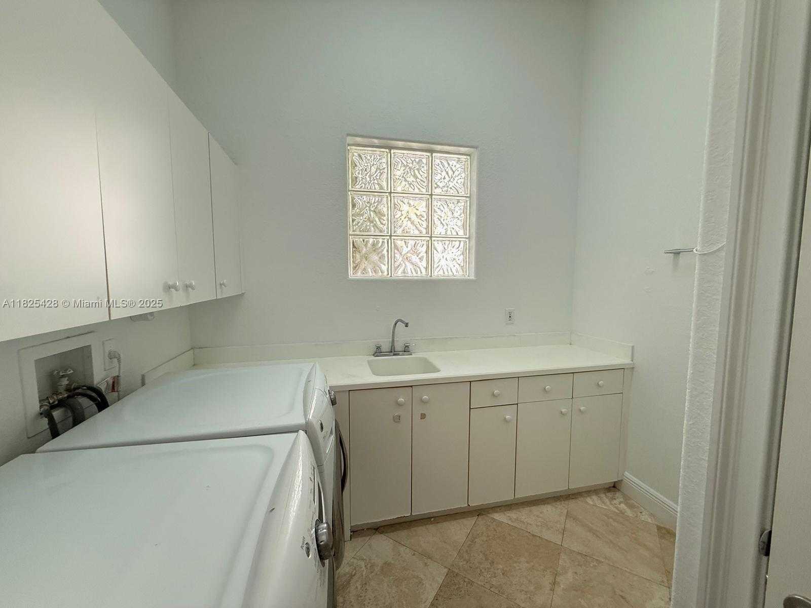 Small Image of 996 SANIBEL DR, Hollywood Number 29