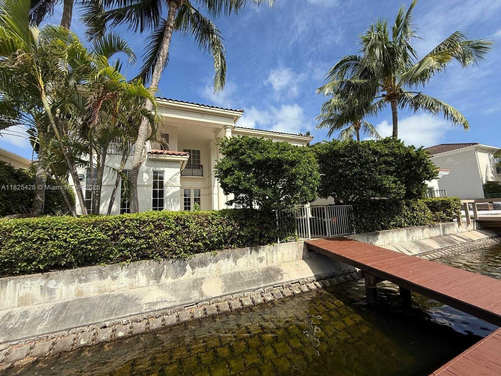 Small Image of 996 SANIBEL DR, Hollywood Number 3