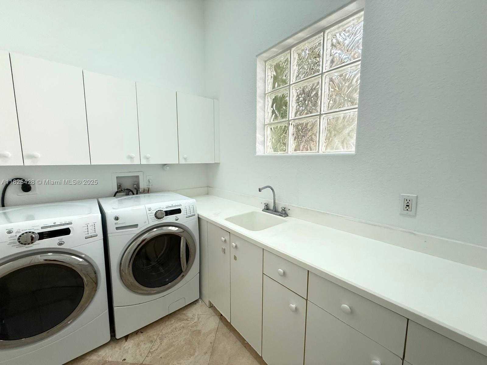 Small Image of 996 SANIBEL DR, Hollywood Number 30