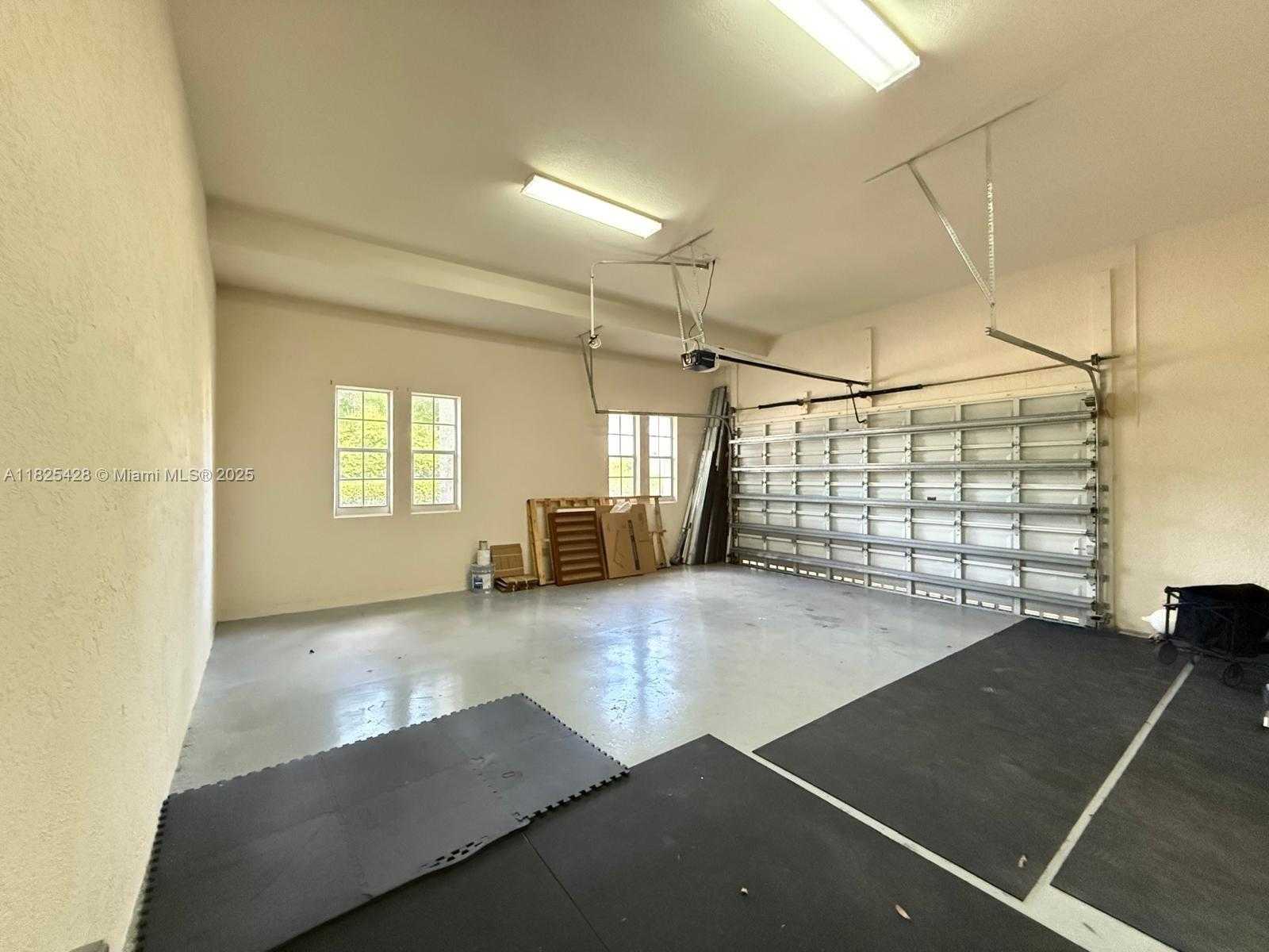 Small Image of 996 SANIBEL DR, Hollywood Number 32