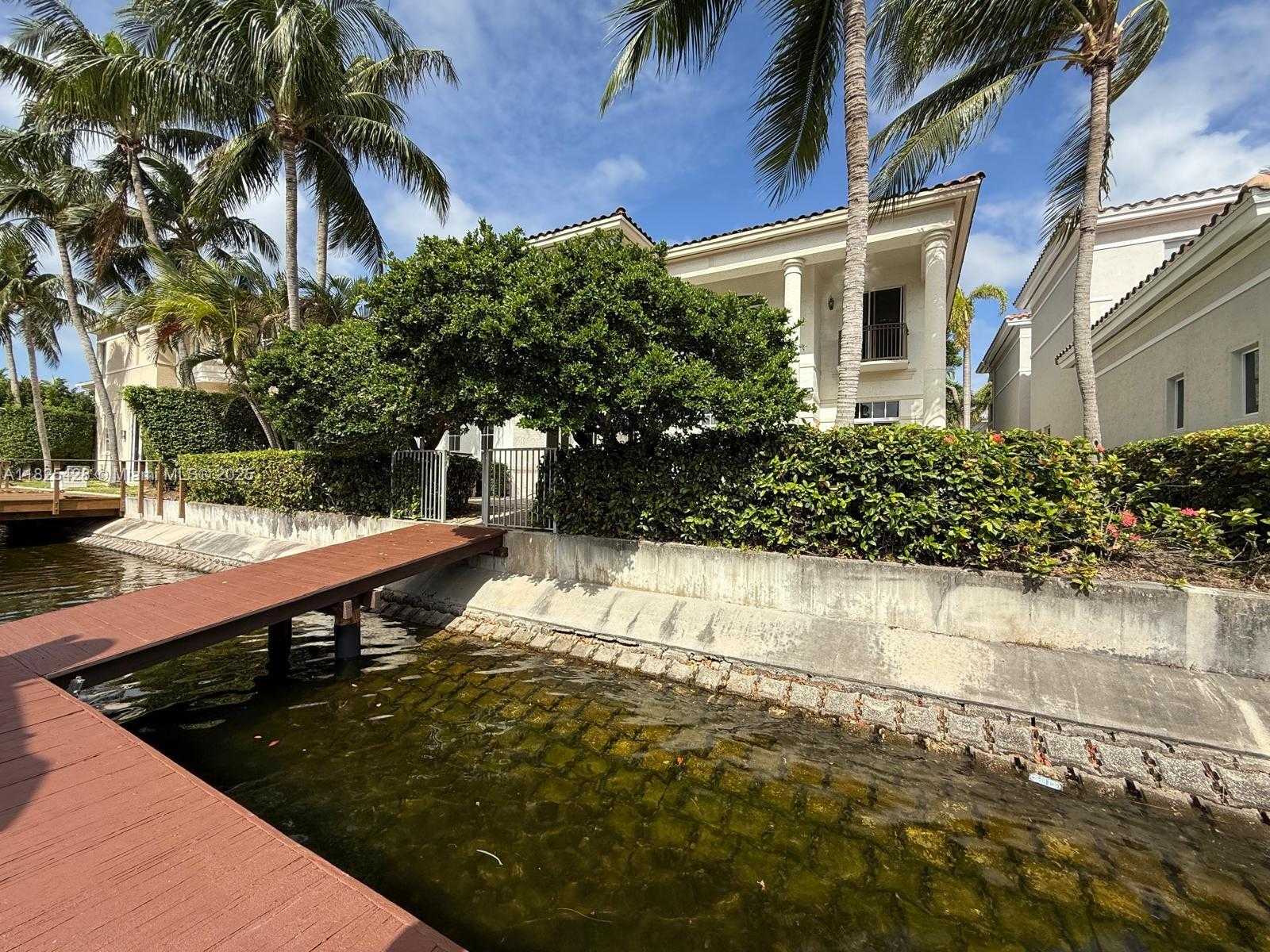 Small Image of 996 SANIBEL DR, Hollywood Number 4