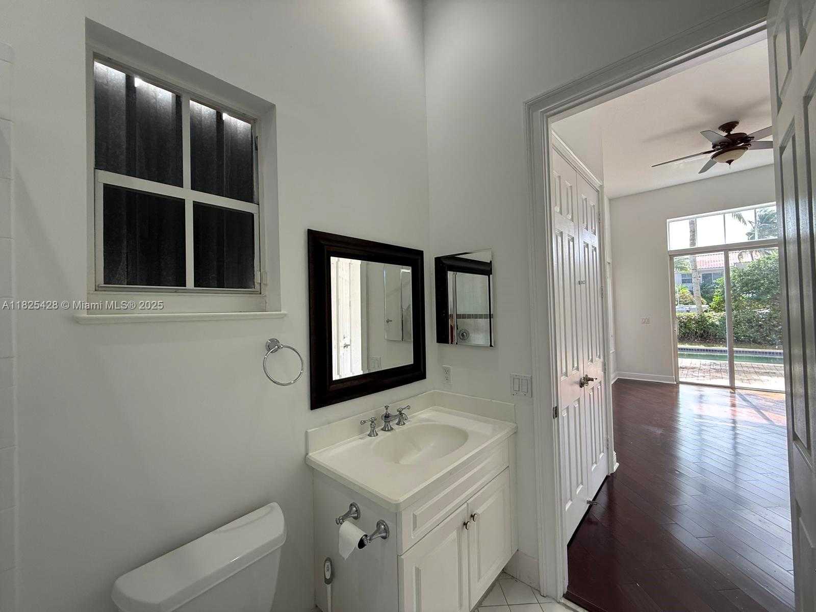 Small Image of 996 SANIBEL DR, Hollywood Number 40