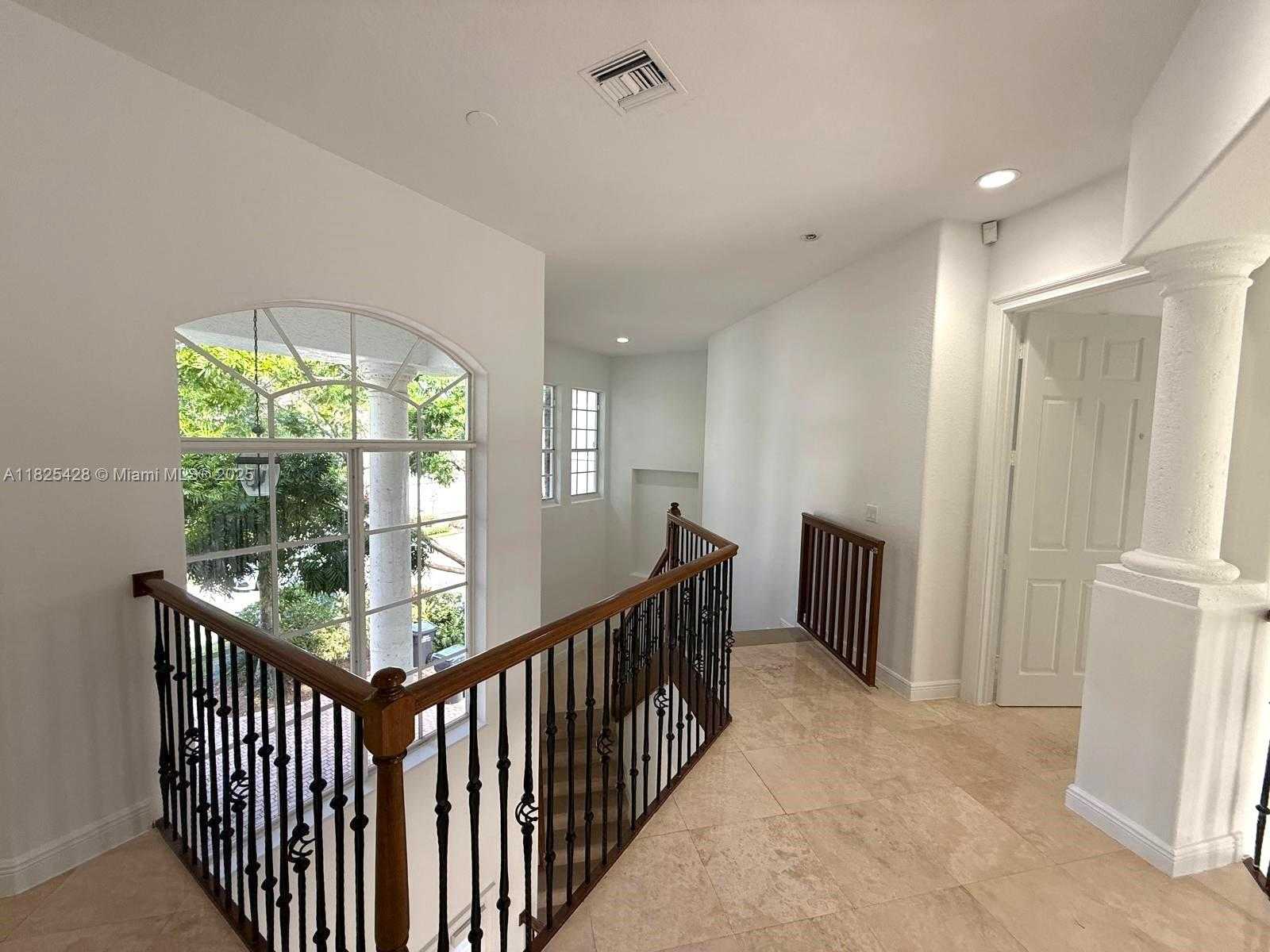 Small Image of 996 SANIBEL DR, Hollywood Number 49