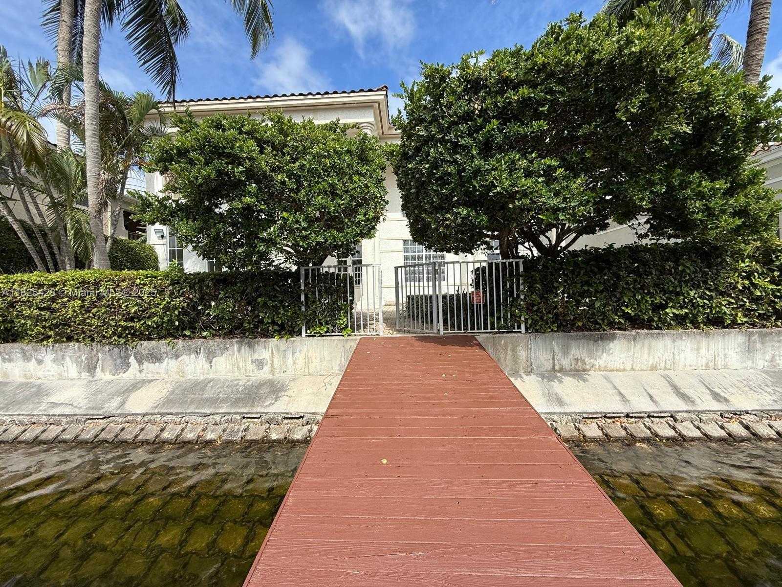 Small Image of 996 SANIBEL DR, Hollywood Number 5