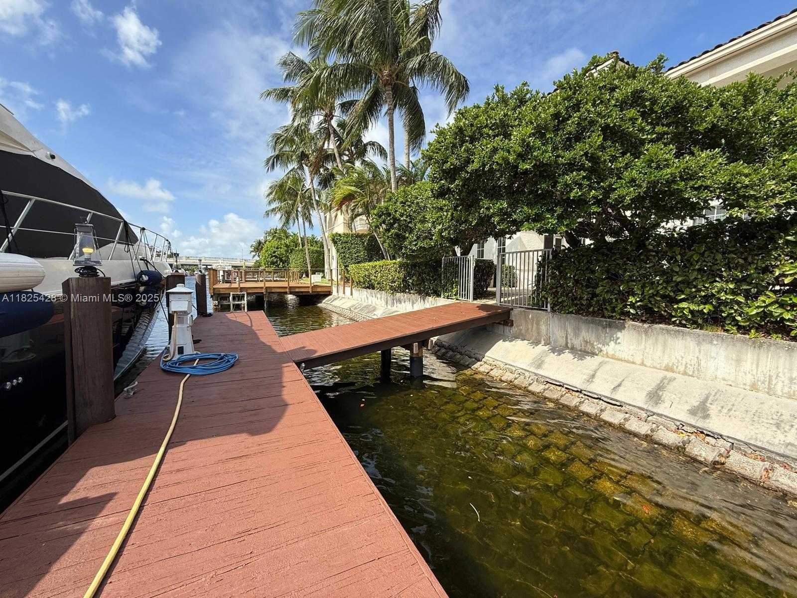 Small Image of 996 SANIBEL DR, Hollywood Number 6