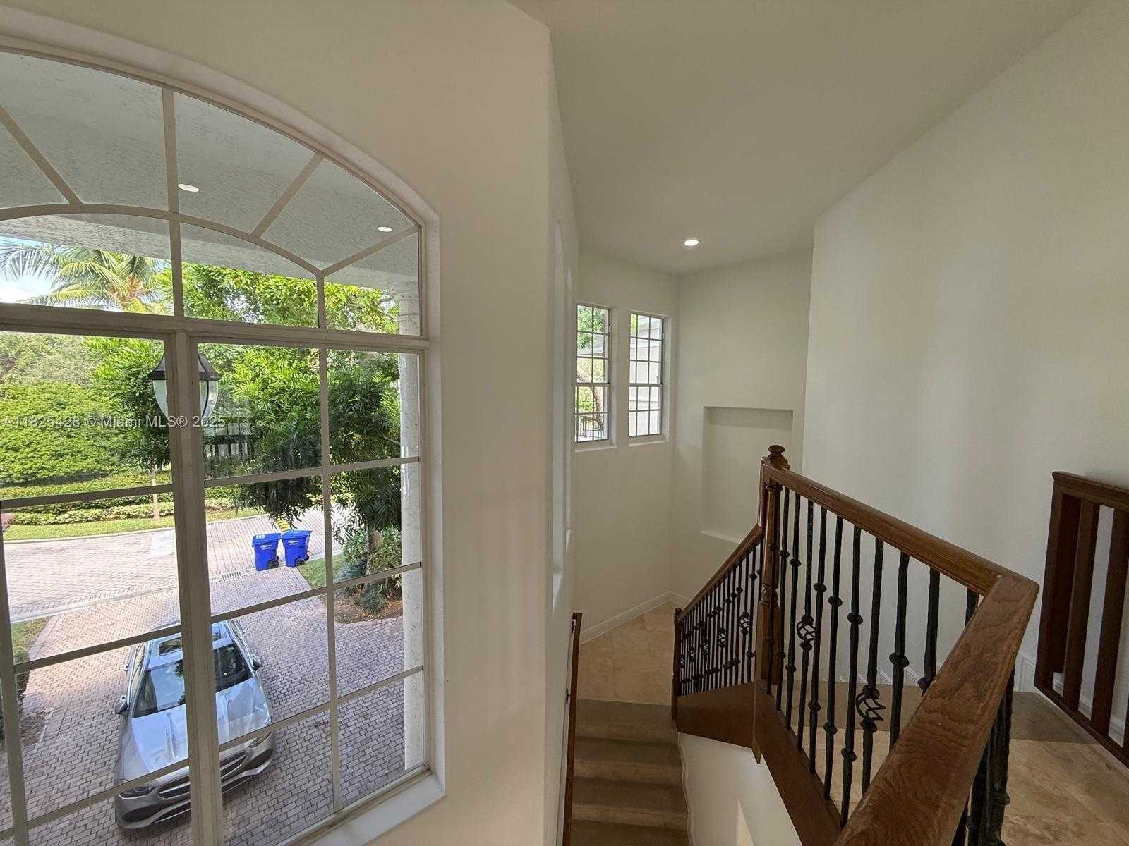 Small Image of 996 SANIBEL DR, Hollywood Number 61